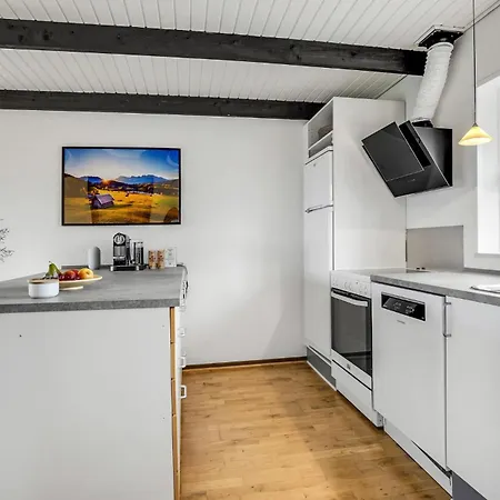 3 Bedroom Cozy In 別荘