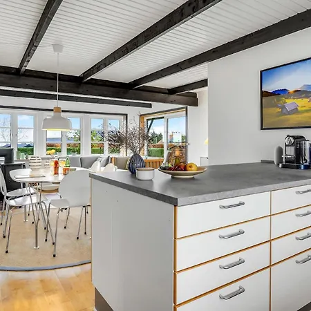 3 Bedroom Cozy In * ハザスレウ