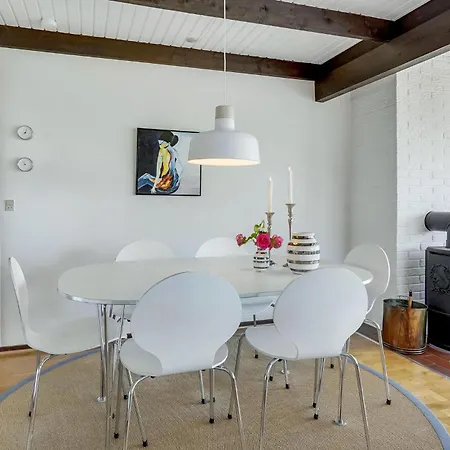 別荘 3 Bedroom Cozy In