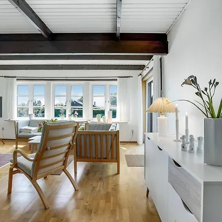 3 Bedroom Cozy In Prázdninový dům Haderslev