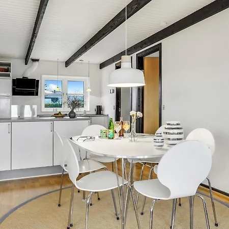 Vakantiehuis 3 Bedroom Cozy In *
