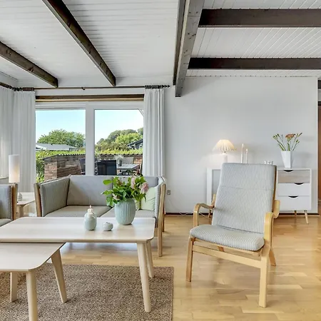 3 Bedroom Cozy In Prázdninový dům *
