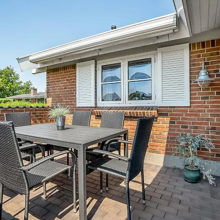 3 Bedroom Cozy In *