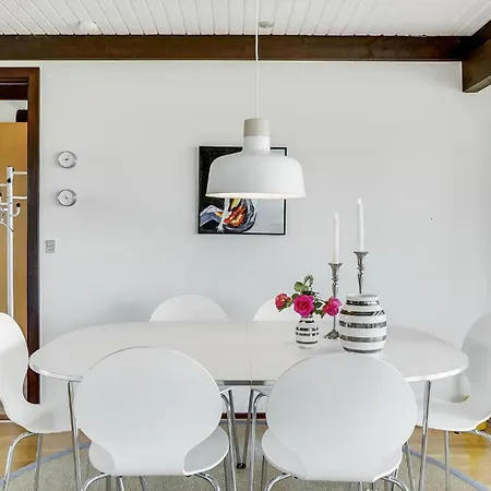 3 Bedroom Cozy In * ハザスレウ