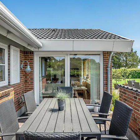 Vakantiehuis 3 Bedroom Cozy In