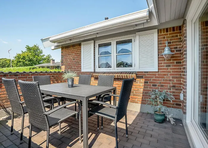 3 Bedroom Cozy In *