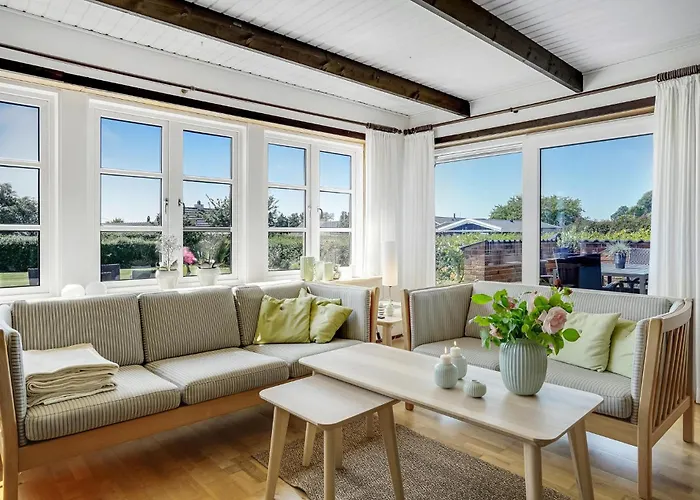 3 Bedroom Cozy In Сasa de vacaciones *